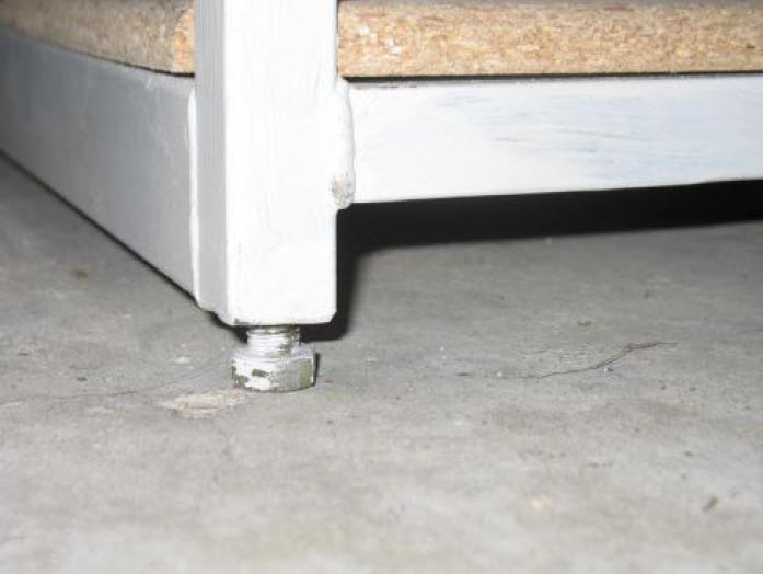 adjustable bolt legs